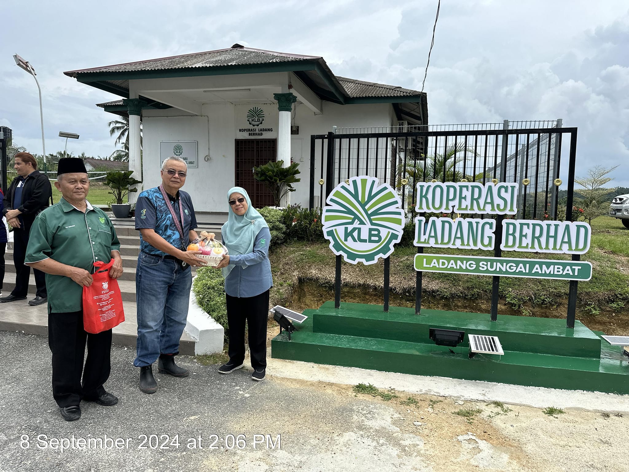 https://koperasi-ladang.com/wp-content/uploads/2025/04/458747380_9027540493928417_7874093658411941930_n.jpg