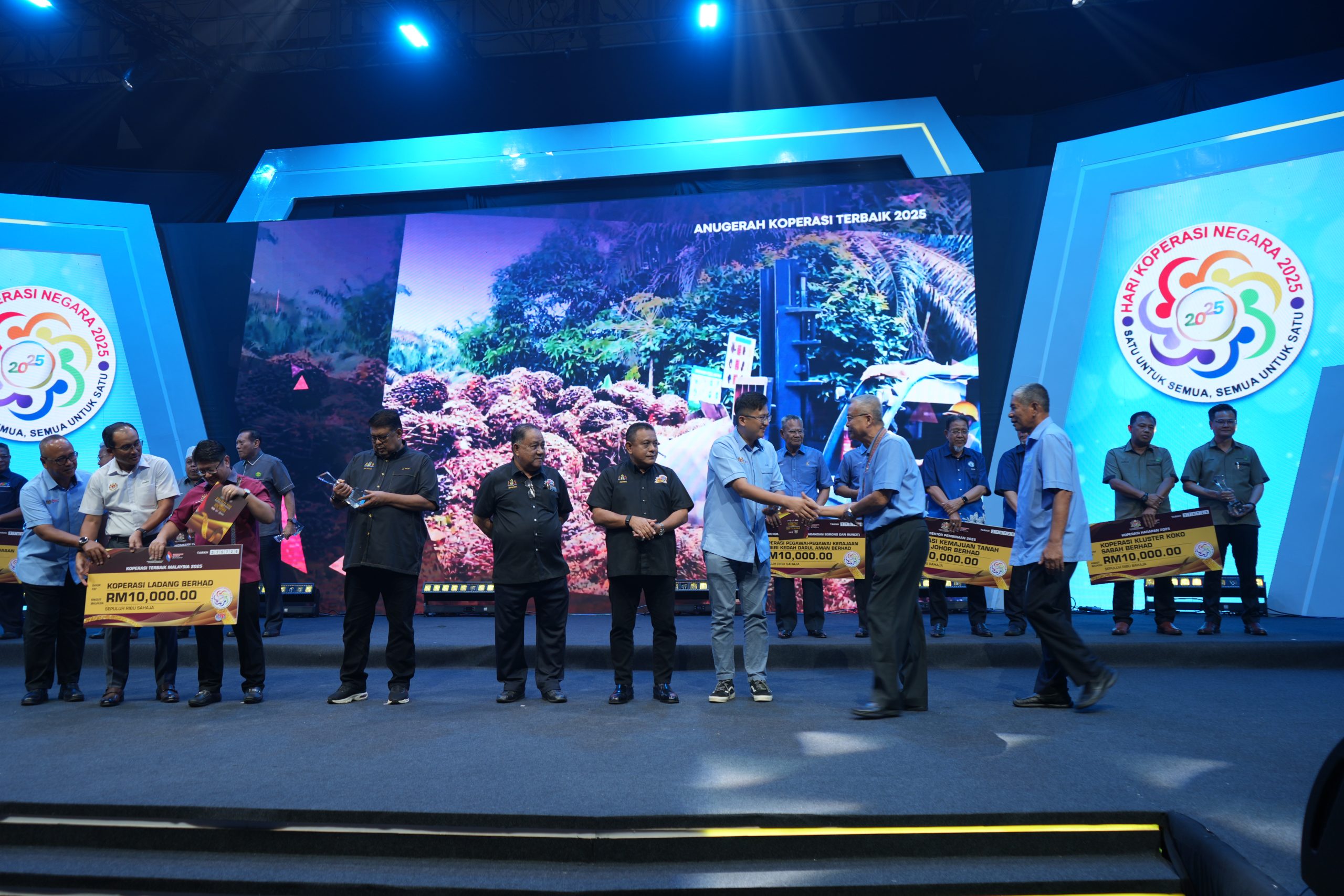https://koperasi-ladang.com/wp-content/uploads/2025/07/DSC05151-scaled.jpg