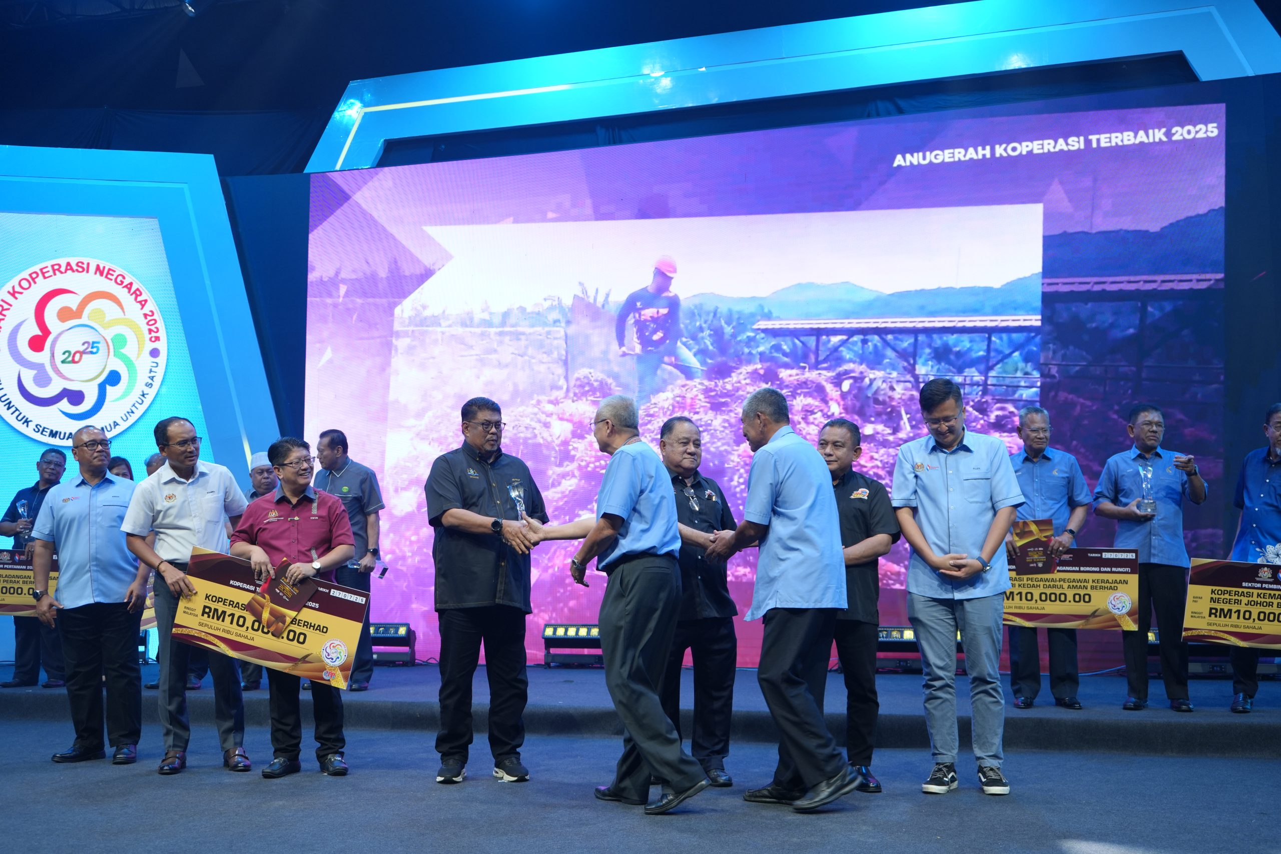 https://koperasi-ladang.com/wp-content/uploads/2025/07/DSC05154-scaled.jpg