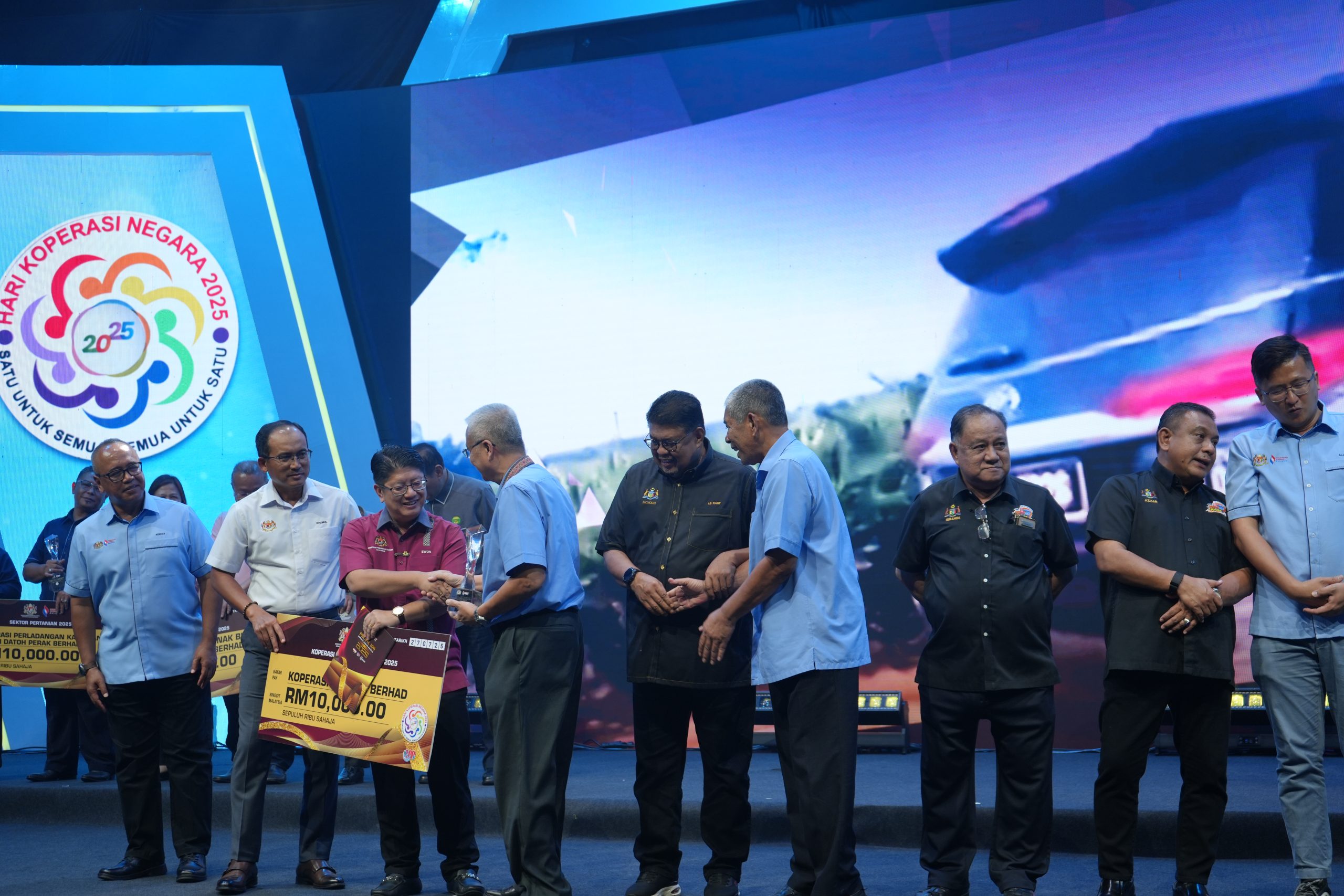 https://koperasi-ladang.com/wp-content/uploads/2025/07/DSC05157-scaled.jpg