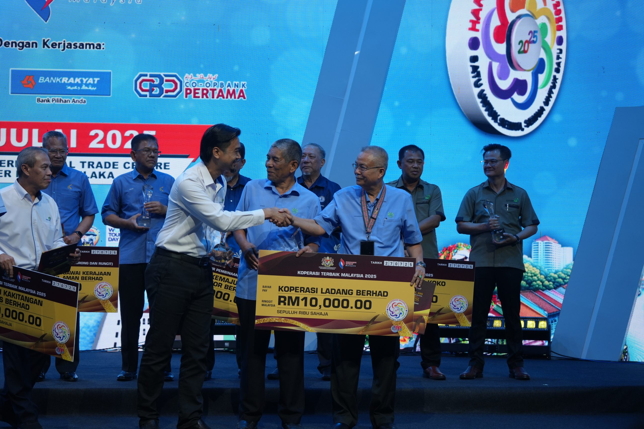 https://koperasi-ladang.com/wp-content/uploads/2025/07/DSC05169-scaled.jpg
