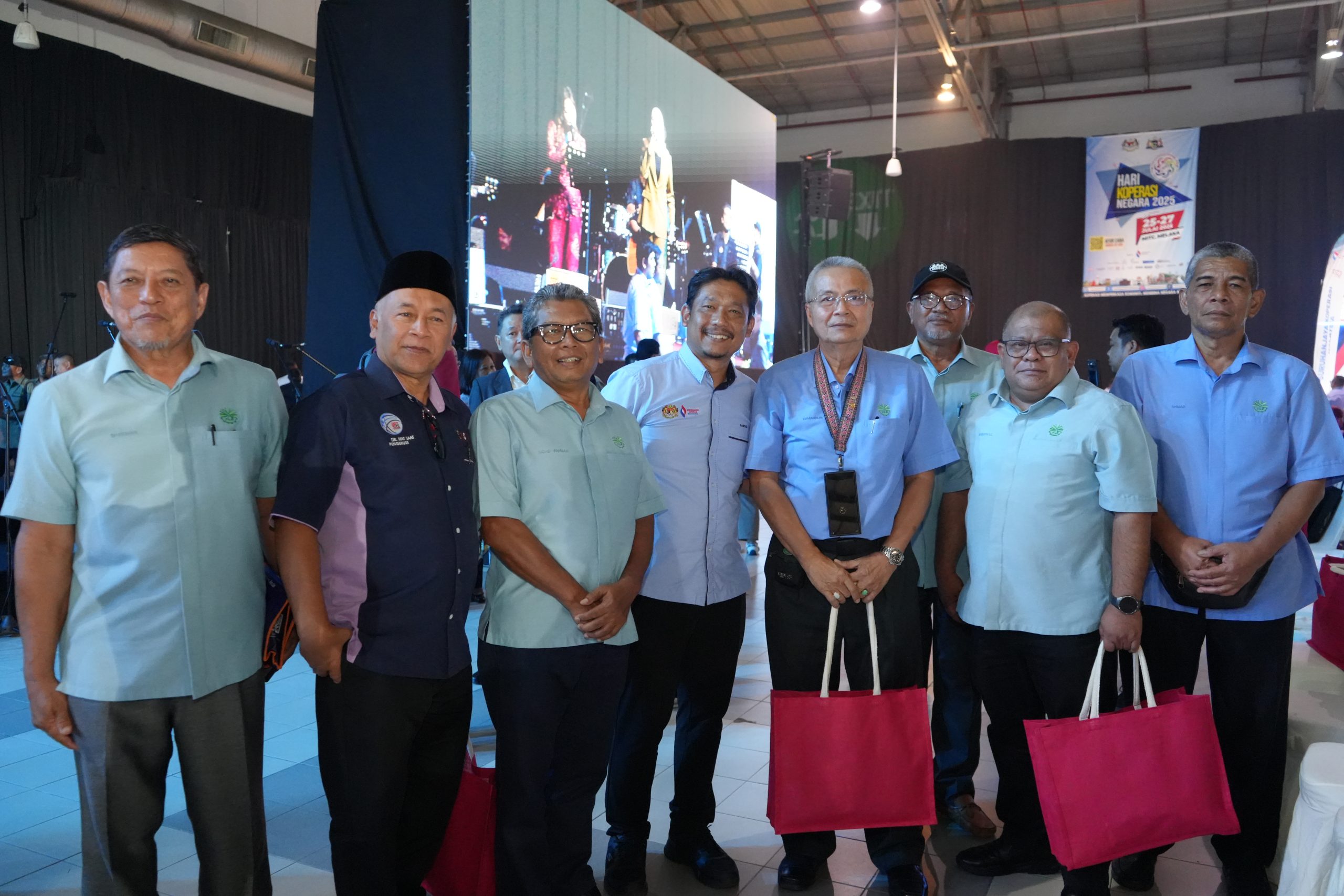 https://koperasi-ladang.com/wp-content/uploads/2025/07/DSC05280-scaled.jpg